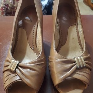 Blondo peep toe pumps.